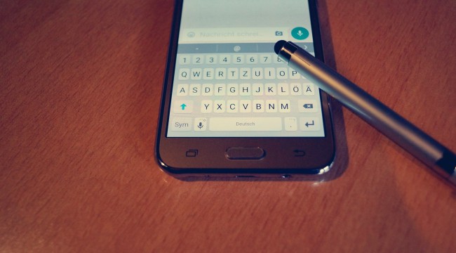 How To Download Fake Text Generator Apps On IOS For Free